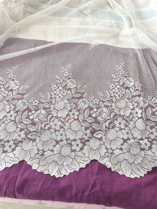 Красиво  ПЕРДЕ  с размери  5,50/1,80 м готово за използване