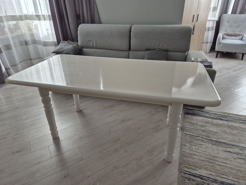 Продается  обеденный стол