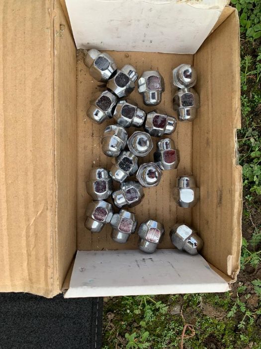 set Prezoane-piulite roti - ford mitsubishi,hyundai,kia,renault