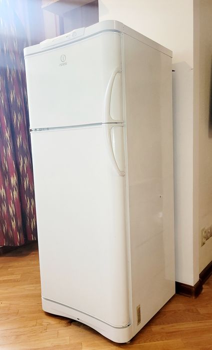 Холодильник INDESIT