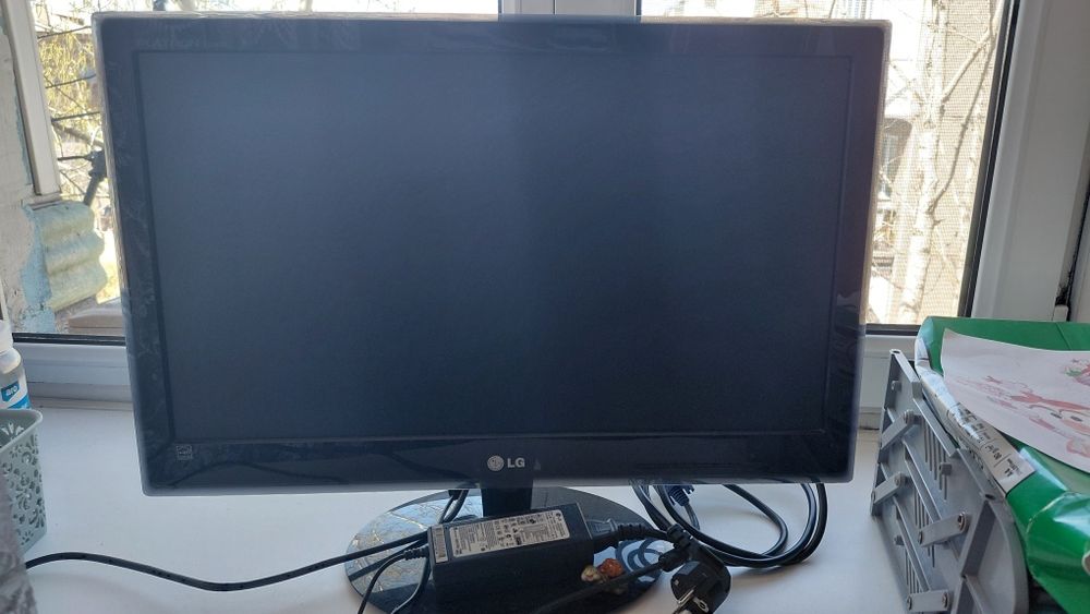 Продам монитор LG e2240st