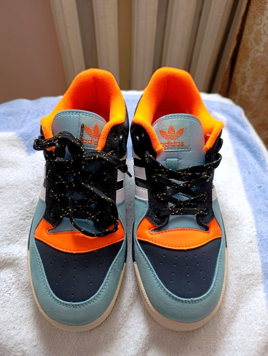 Продам срочно кроссовки