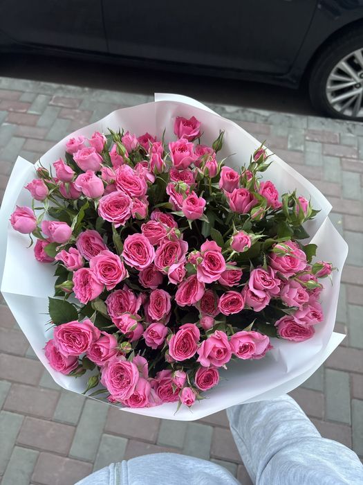 Кустовые розы букет