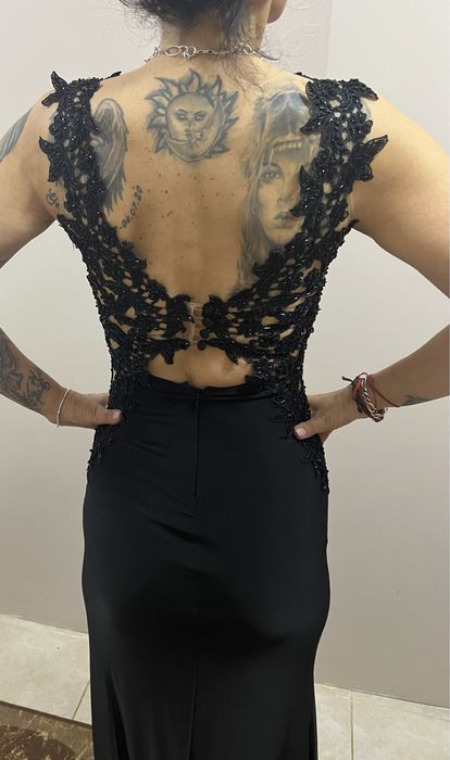 Дълга, официална рокля с гол гръб