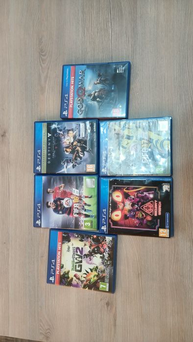 Vând urgent PlayStation4 slim+6 jocuri