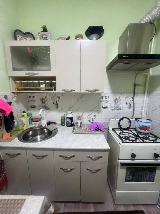 Сергели 1 1/3/5 квартира чистая, балкон 2х3, не торец