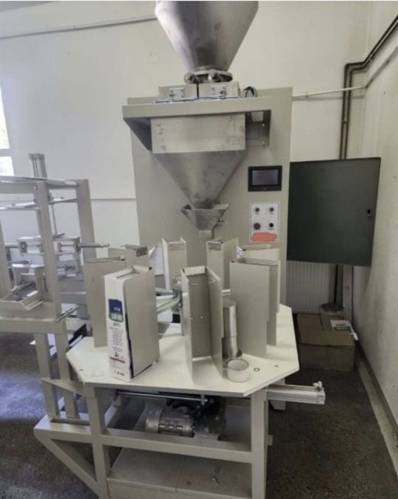 Masină ambalat insacuit automata și semiautomata