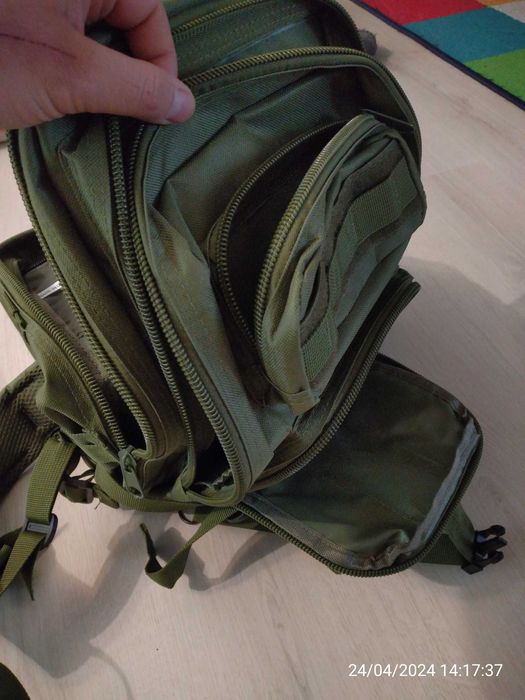 Vând rucsac drumeție 30L, verde