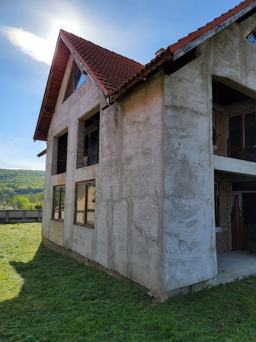 Casă cu teren la 11 km distanță de Pitești