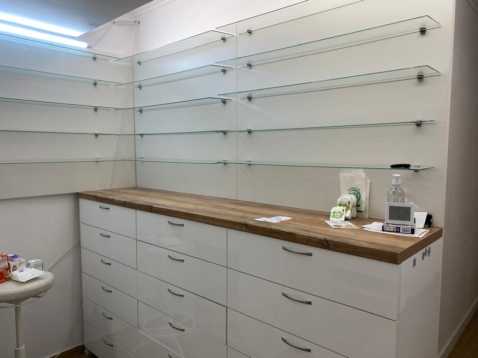 Mobilier farmacie facut la comanda