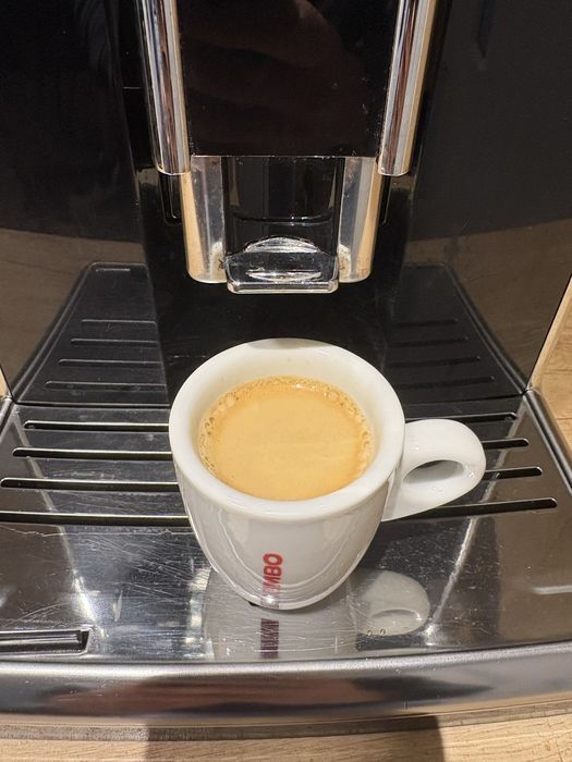 Кафемашина Saeco PicoBaristo Deluxe Супер Автоматична Машина За Еспресо с Регулируема Керамична Мелачка и Вградена Кана за Мляко SM5570 Кафеавтомат