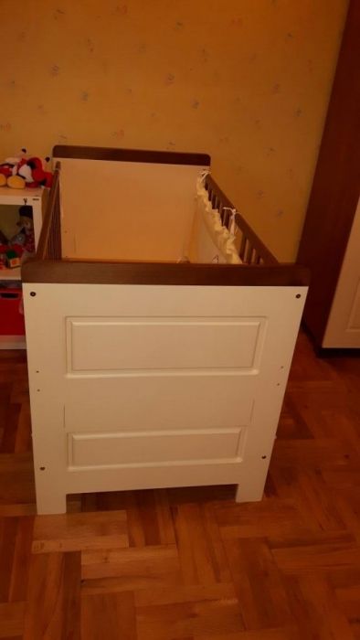 Продавам страхотен комплект креватче и обиколници