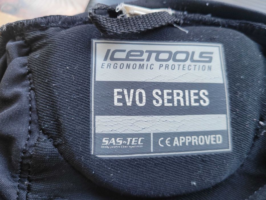 Продавам сноуборд/ски детски протектор за гръб