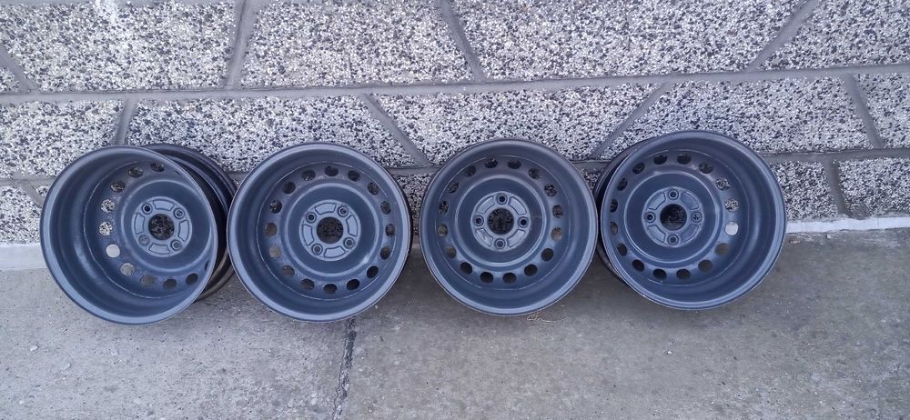 Продавам 15-цолови железни джанти