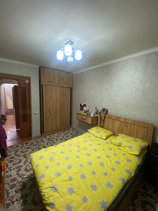 4 mavzeda 1 qavatda 3 xonali uy sotiladi