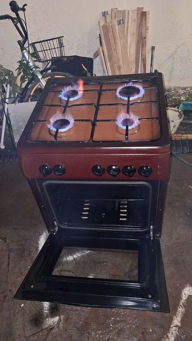 Срочно продаётся газ плита идеальном состоянии Ге