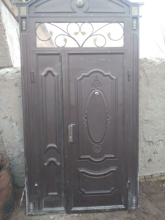 Temir eshik sotiladi