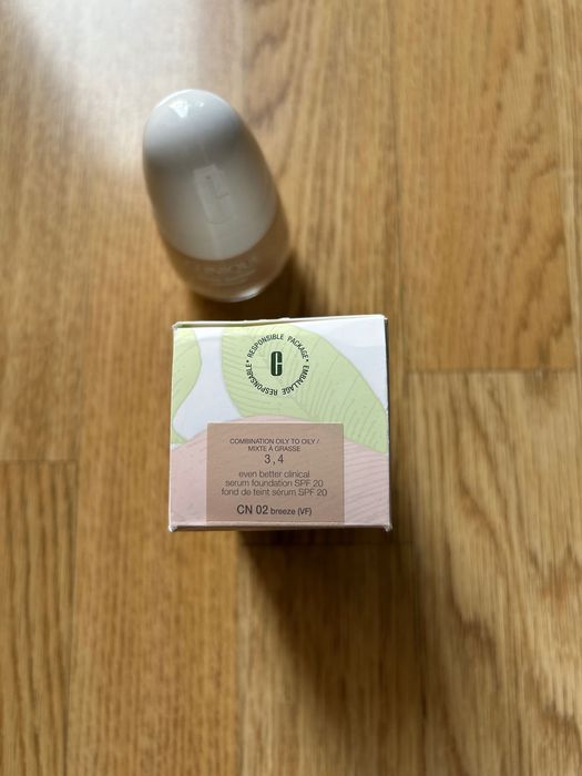 Фондьотен Clinique Even Better Clinical SPF 20