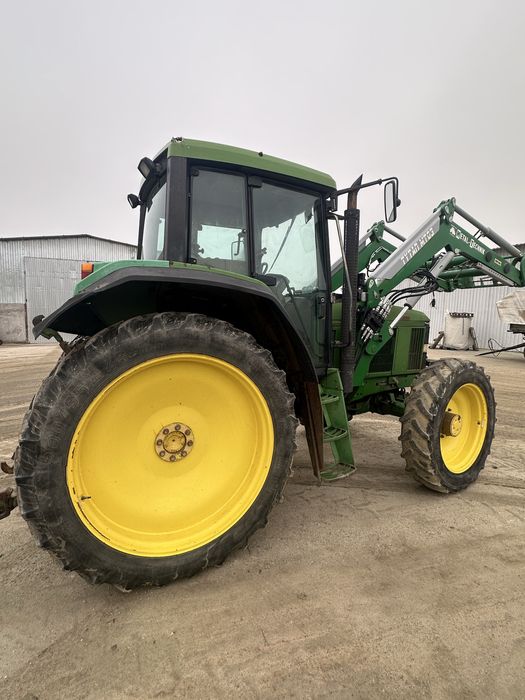 John deere 6800.