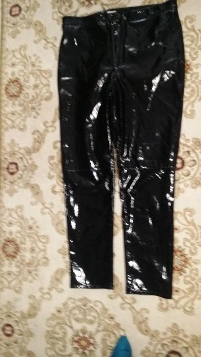 Pantaloni de piele lacuita H&M