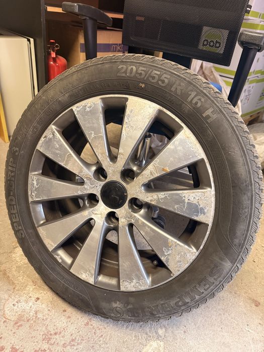 Jante originale VW 5x112 R16 echipate cauciucuri de iarna 205/55R16