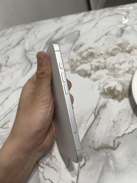 Продам iphone 16 белый