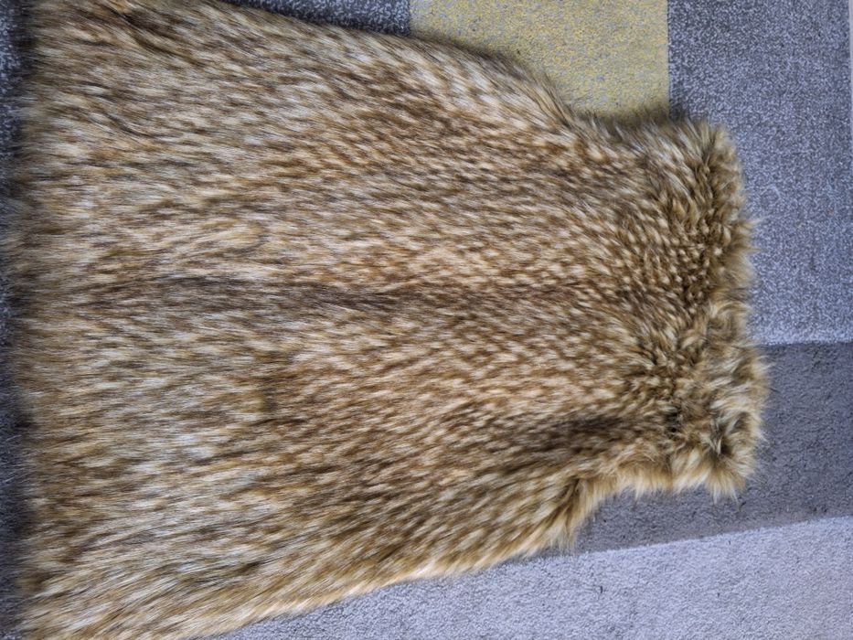 Vesta blana artificiala