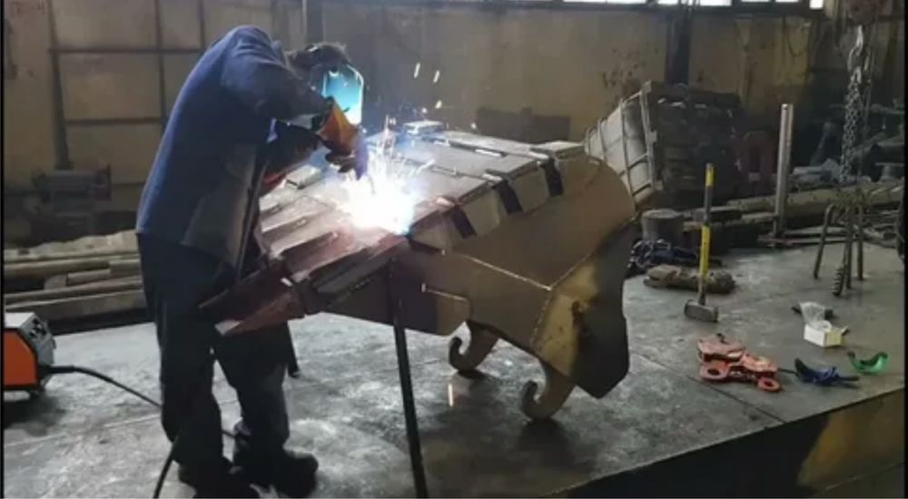 Ремонт стрел авто кранов и эксковпторных ковшей.