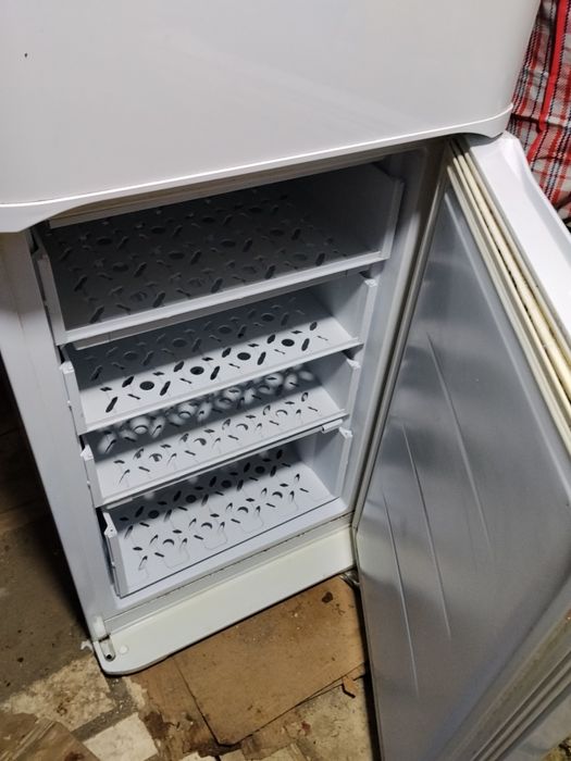 Холодильник рабочий