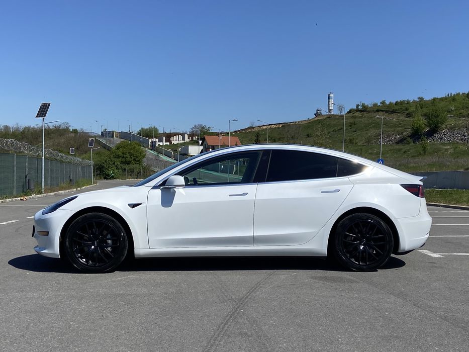 Tesla Model 3 SR+ (Standard Range Plus) FSD (Full Self Driving)