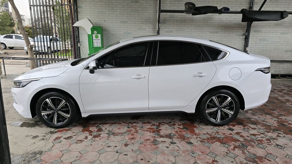 Опытный водитель с личным авто.