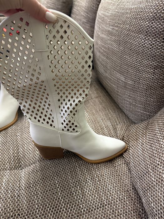 Летни бели ботуши