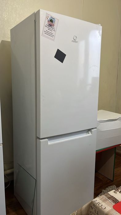 Халодельник Indesit