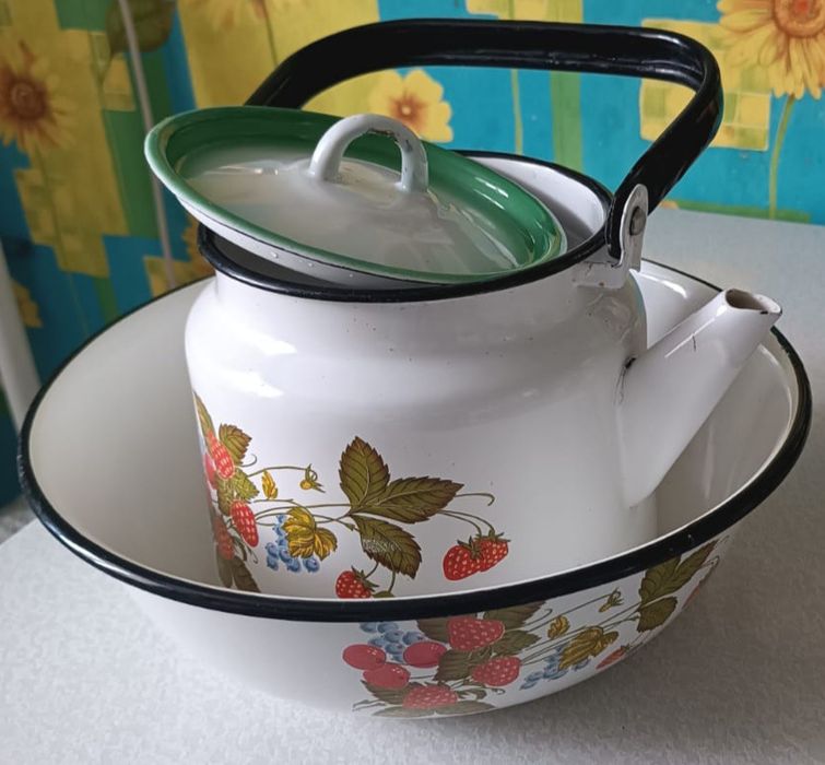 Продам чайник и чашку