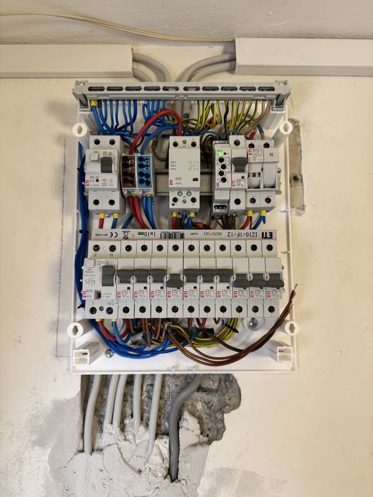 Electrician - instalații electrice profesionale