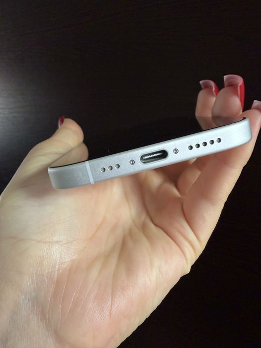 Iphone 16 White 128GB в идеальном состоянии