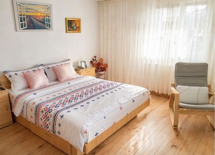 Casa / doua apartamente mari