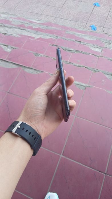 Iphone SE srochna sotiladi