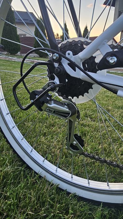 Bicicletă nouă.  Roti 26  cum se vede in poze