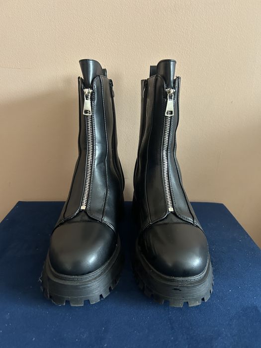 ABOUT YOU Къси ботуши 'Ilaria' в Черно