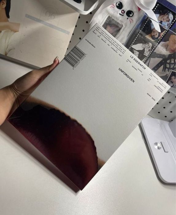 Запечатанный альбом Le Sserafim