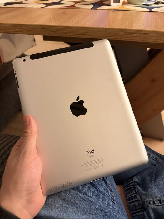 Apple iPad 2 64GB Wi-Fi + 3G – Много запазен, работи отлично