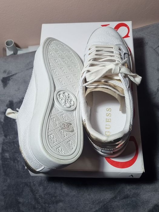 Adidasi tenisi guess