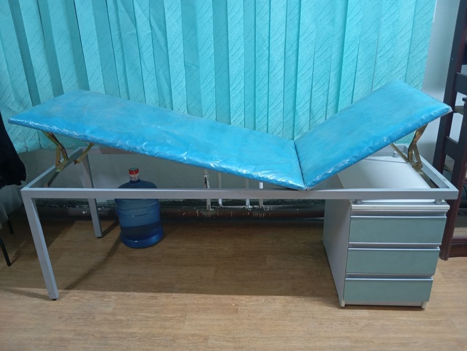 Кушетка  бу состояние отличное