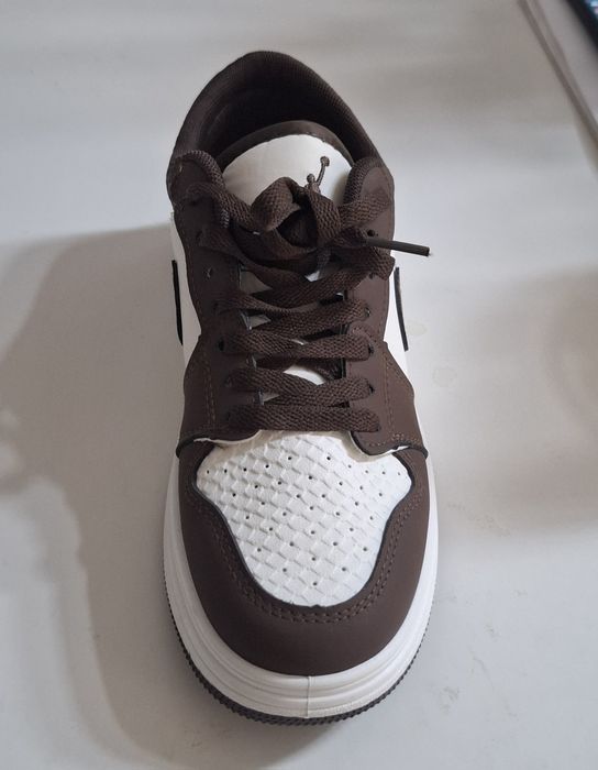 Продам кроссовки Nike