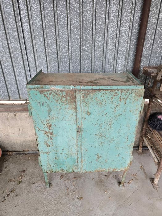 Продам железный сейф