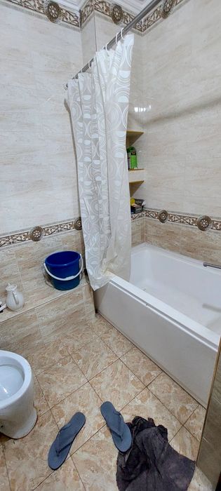Oxun Bobo masjidi yon tomonida  3-xonali kvartira ijaraga beriladi
