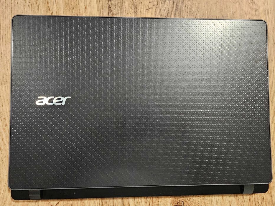 Компактен лаптоп Acer Aspire V3-371 (13.3") intel i3 4005U | 8GB RAM | 1TB HDD | 5ч. батерия + зарядно