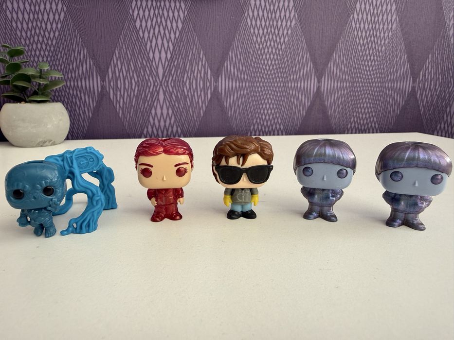 Разменям / продавам фигурки Stranger things