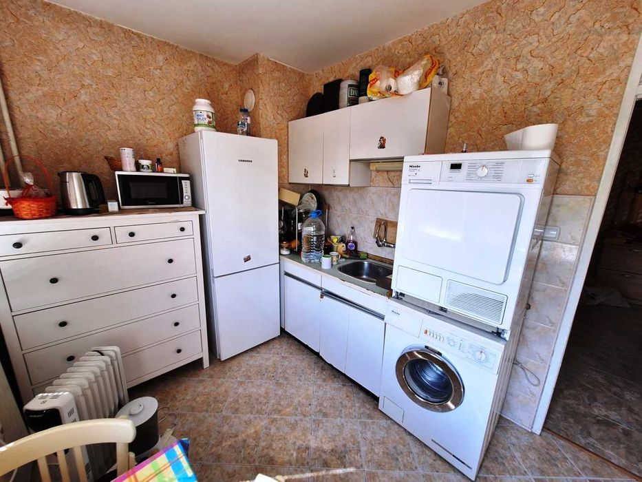 Продавам апартамент гарсониера в кв. Обеля 2, гр. София